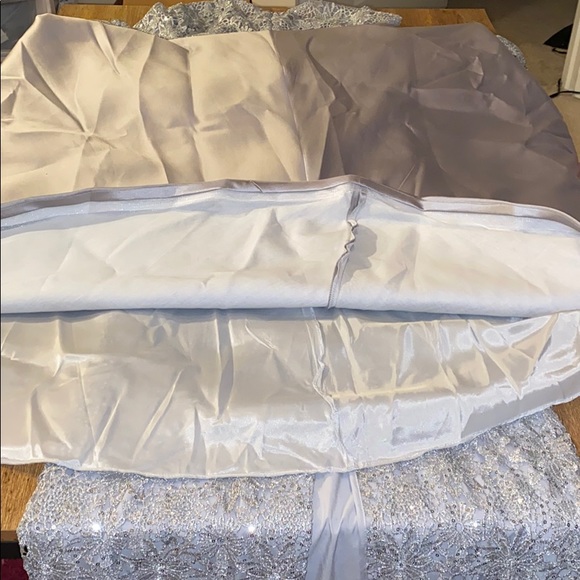 Teri Jon silver metallic lace gown - Picture 8 of 16